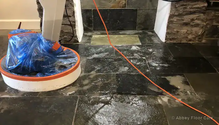 Controlled slate cleaning with slurry extraction during restoration